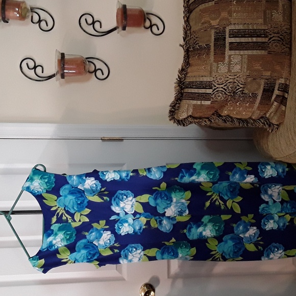 Dress - Picture 2 of 2